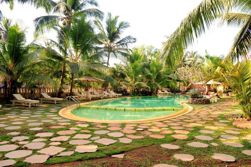 The Clematis Hotel Candolim Bagian luar foto