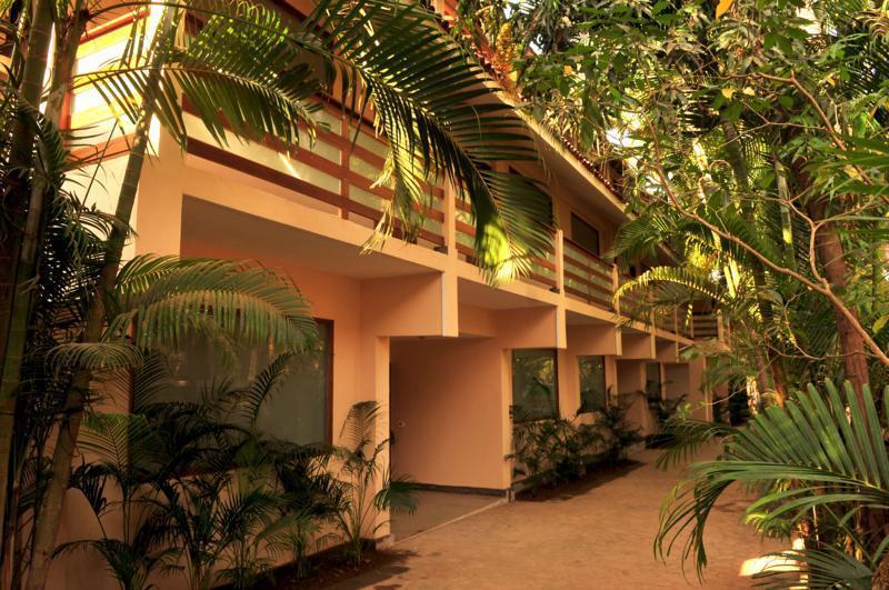 The Clematis Hotel Candolim Bagian luar foto